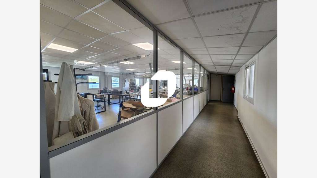 A louer Local d'activité 1470m² Buc