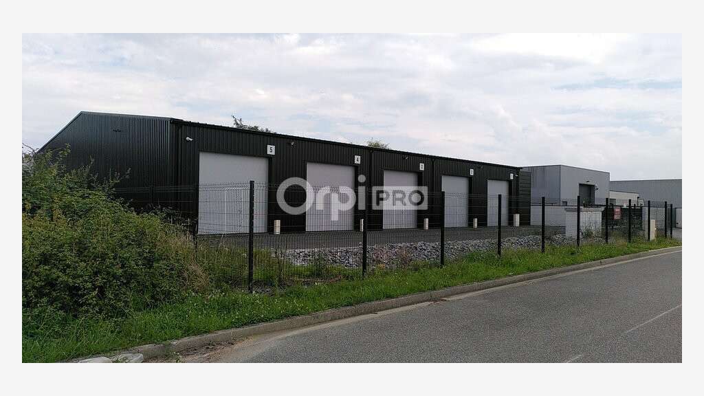3 cellules entrepôt récent 600m² à louer à Buros