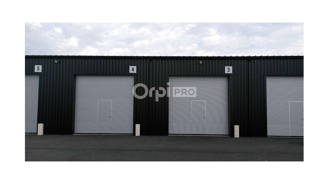 3 cellules entrepôt récent 600m² à louer à Buros