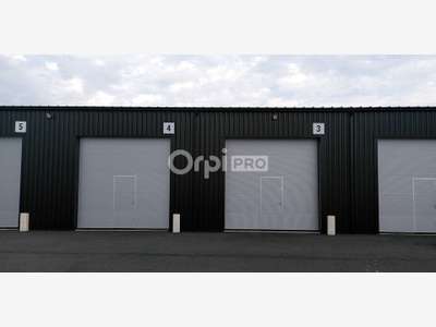 3 cellules entrepôt récent 600m² à louer à Buros
