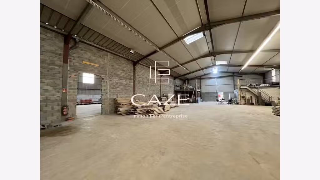 Entrepôt de 580m² à louer à Bussac Forêt
