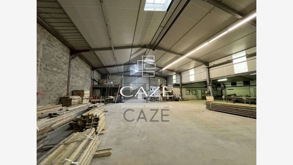 Entrepôt de 580m² à louer à Bussac Forêt