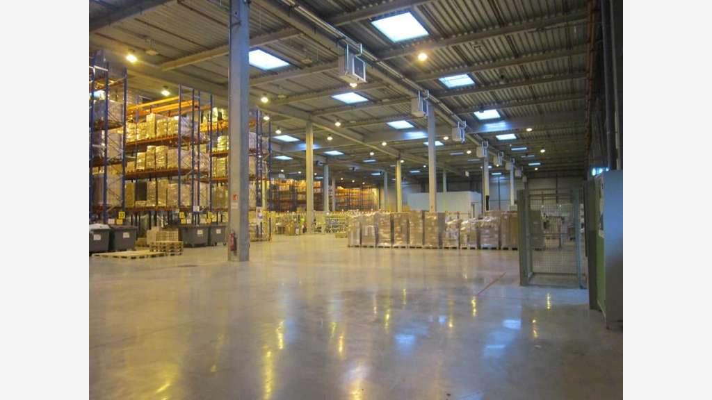 À louer entrepôt logistique 8762m² à Bussy-Lettrée