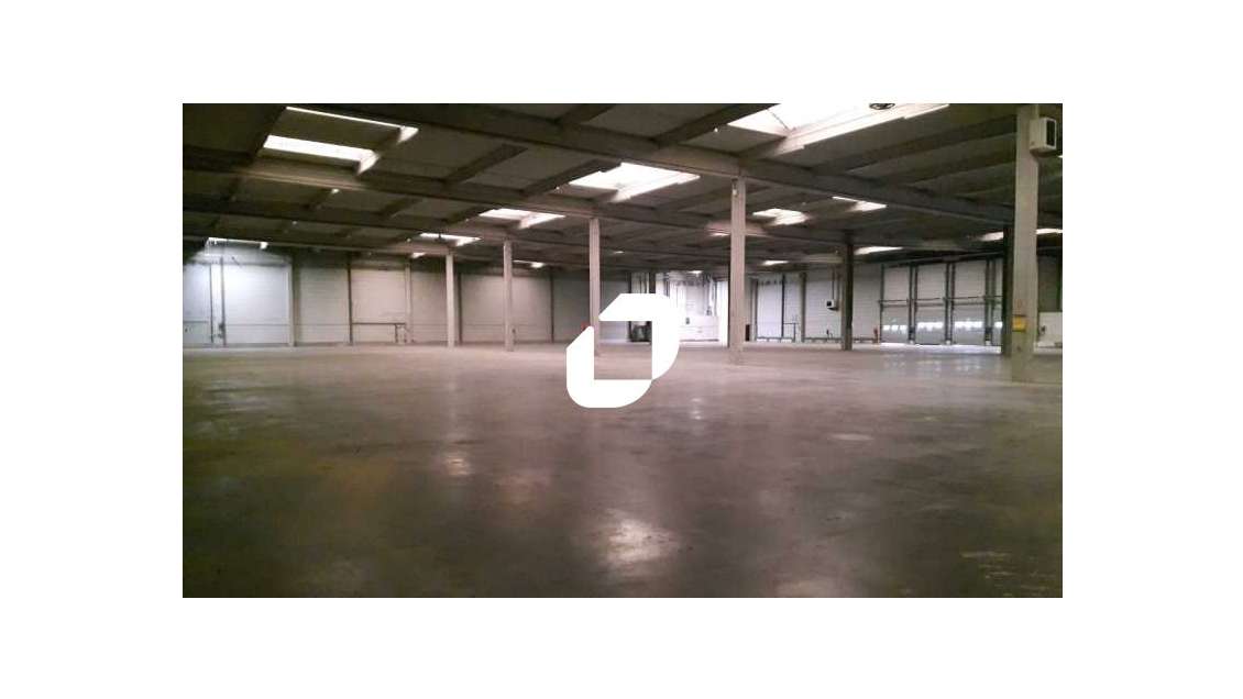 Situé près de l'autoroute A4 à Bussy-Saint-Georges