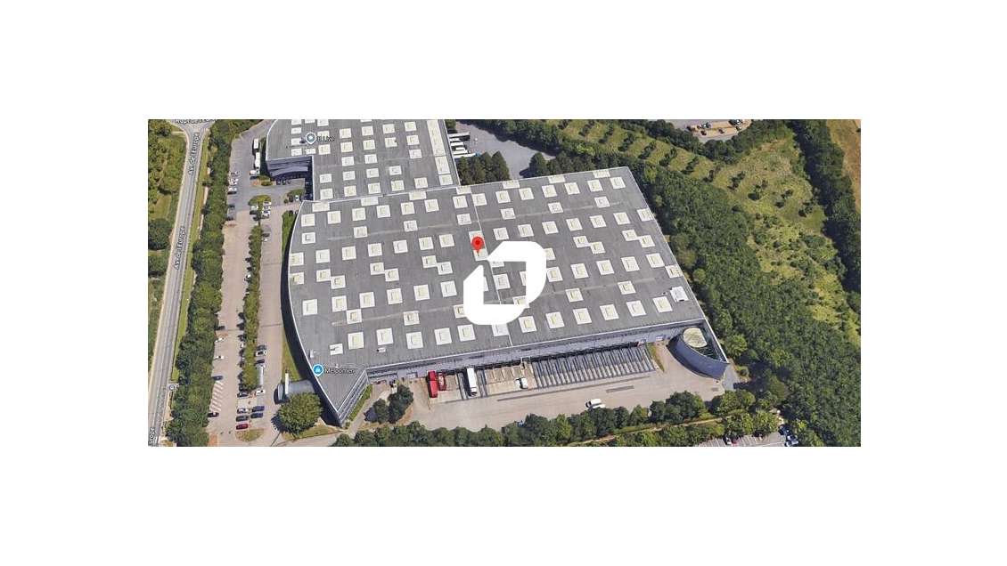 vous propose à la location 15453m² d'entr