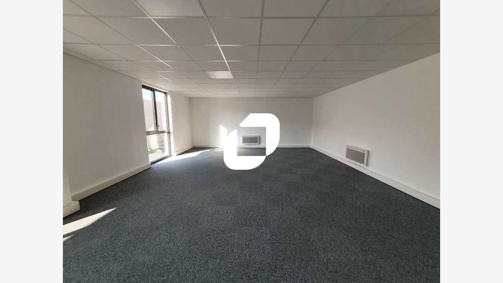 A louer Local d'activité 221m² Bussy saint georges