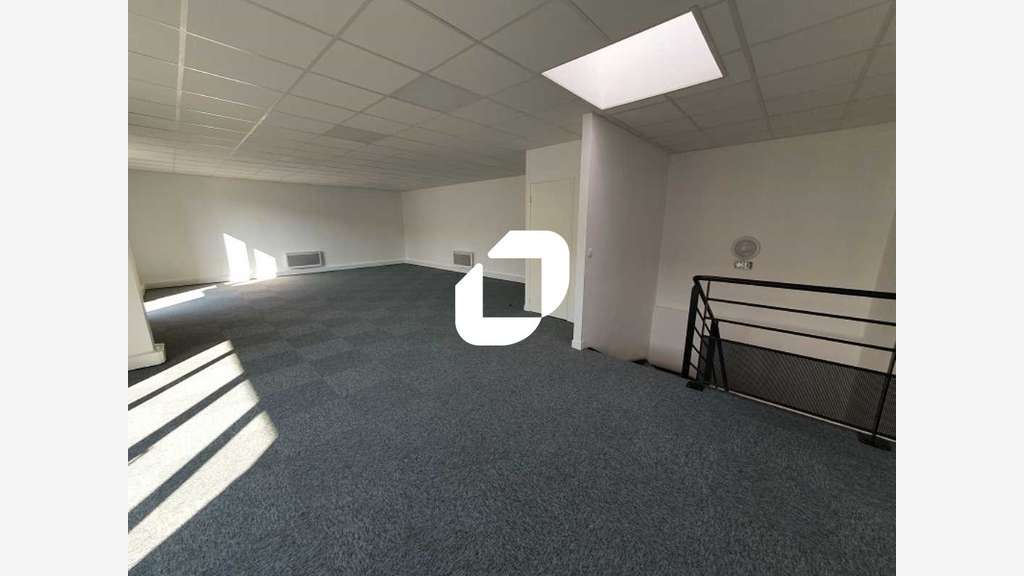 A louer Local d'activité 221m² Bussy saint georges
