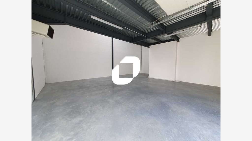 A louer Local d'activité 221m² Bussy saint georges