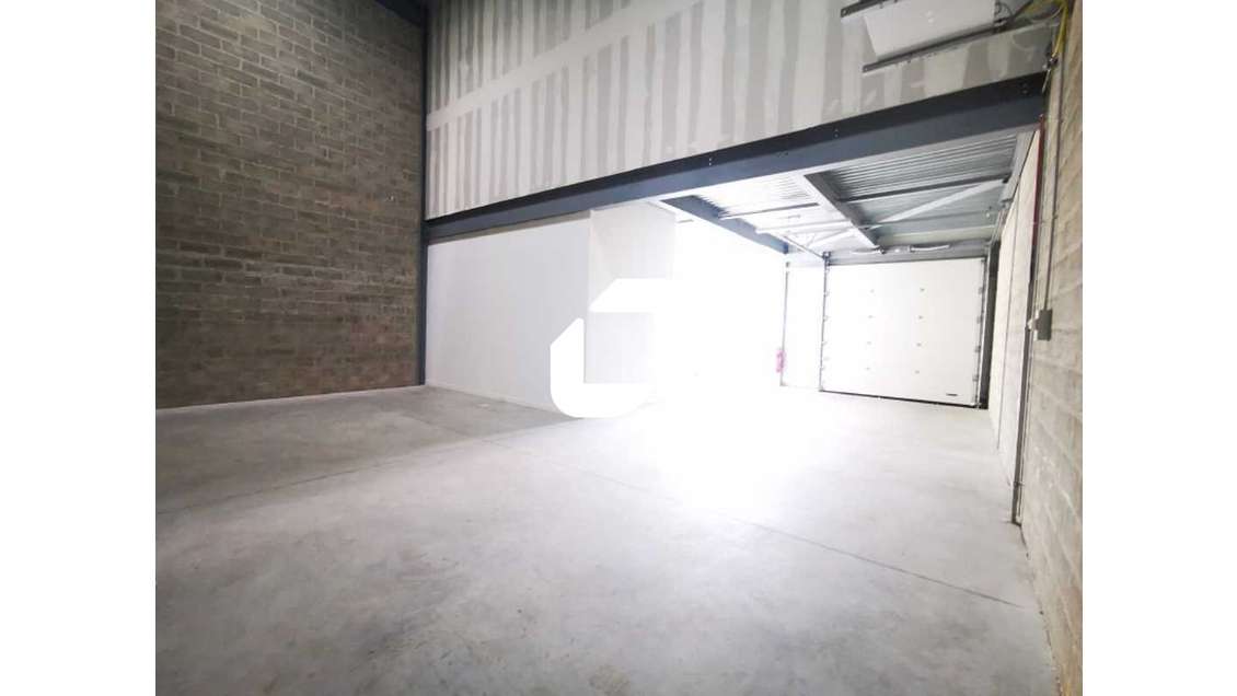 A louer Local d'activité 259m² Bussy saint martin