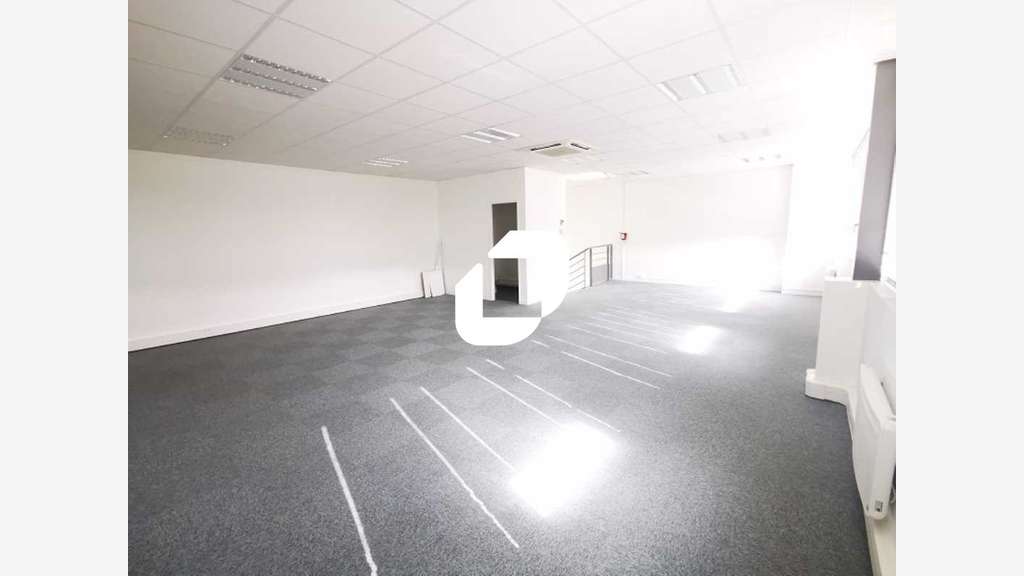 A louer Local d'activité 210m² Bussy saint martin