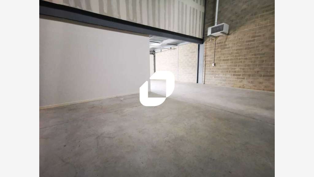 A louer Local d'activité 210m² Bussy saint martin