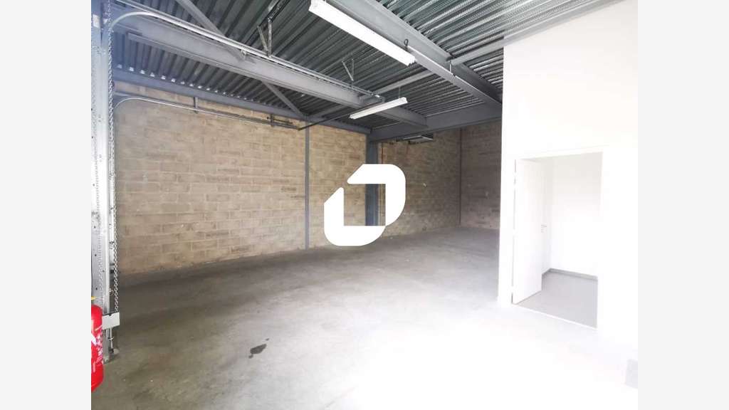 A louer Local d'activité 210m² Bussy saint martin