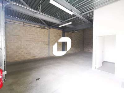 A louer Local d'activité 210m² Bussy saint martin
