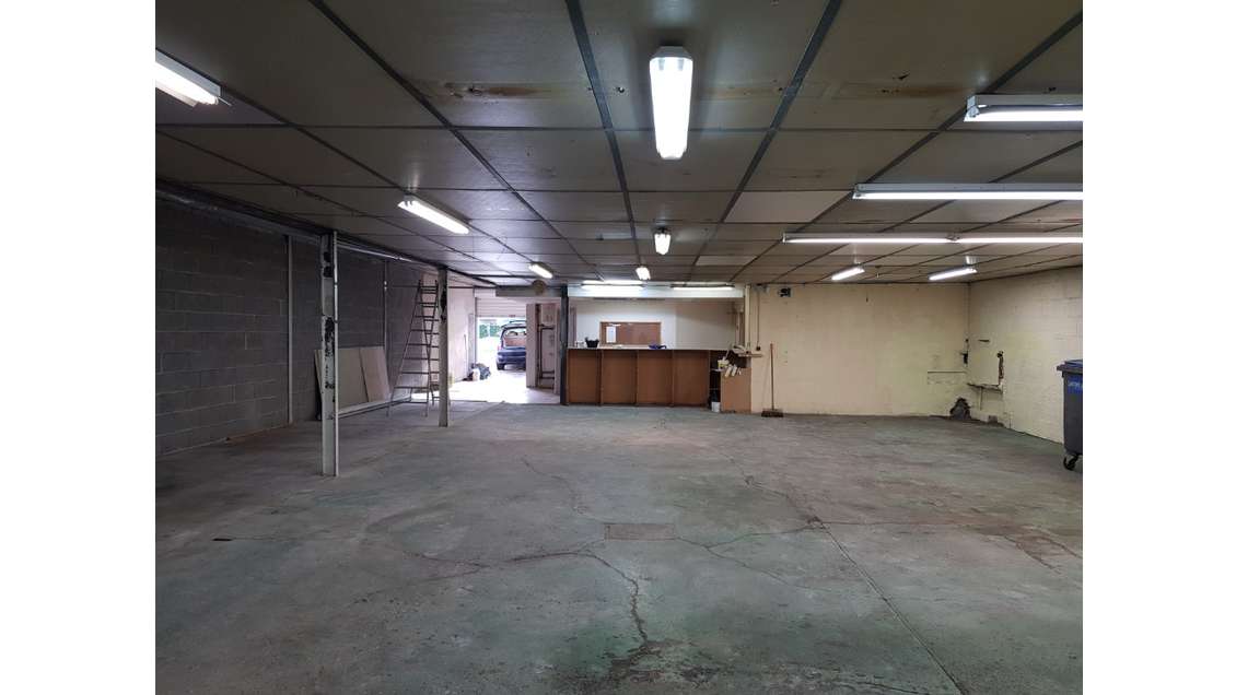 Local d'activité 450m² à louer à Buxerolles