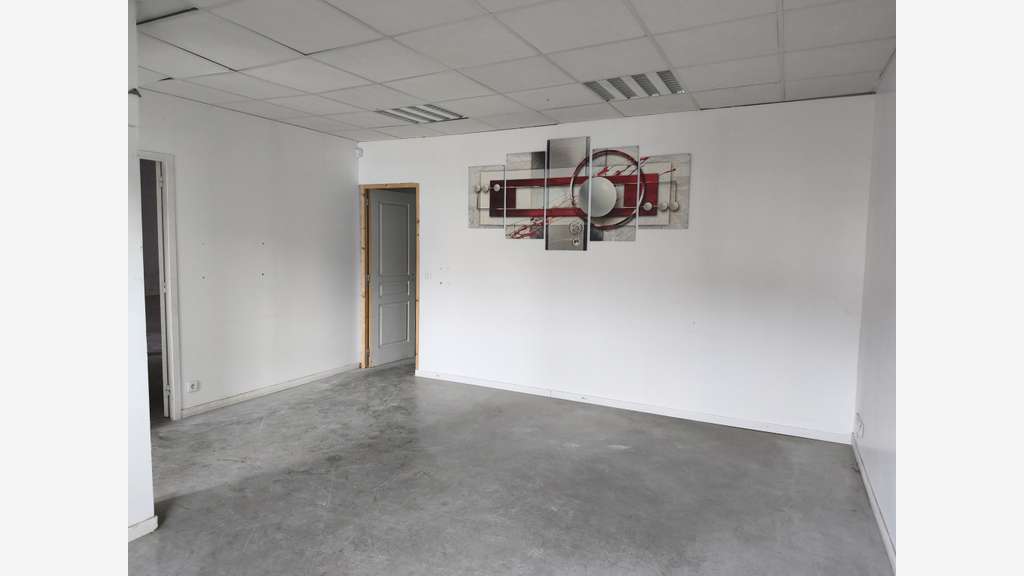 ENTREPOT avec bureau