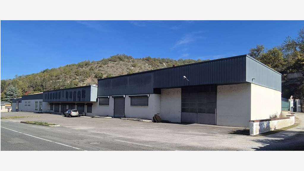 LOCATION BATIMENT 3600 m²