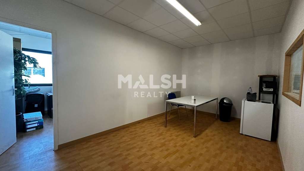 Local d'activités 224m² à Cailloux-sur-Fontaines