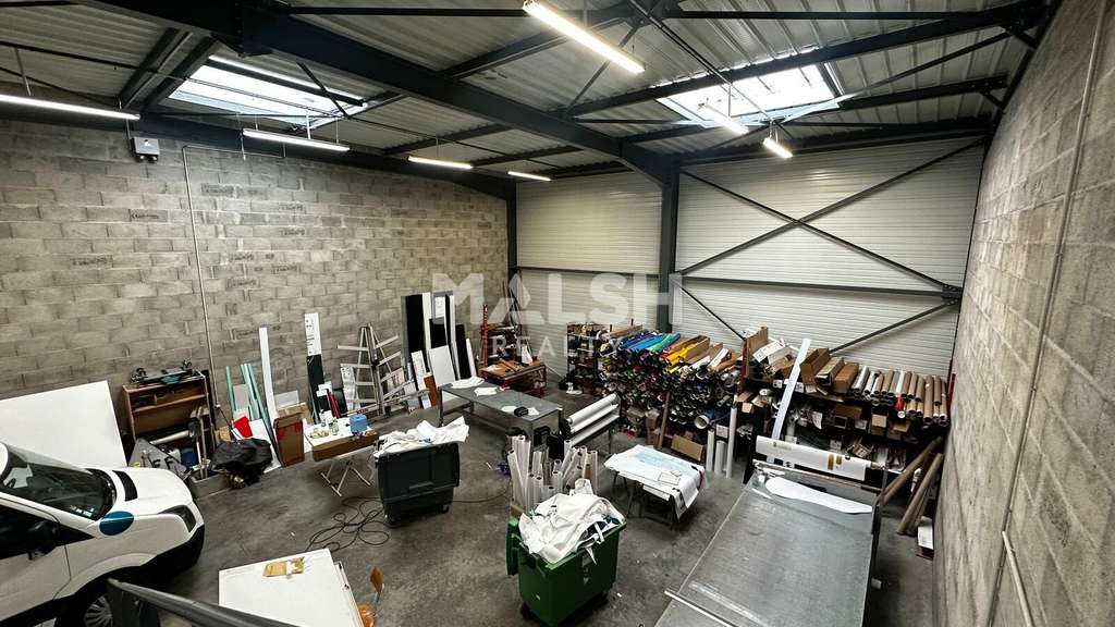 Local d'activités 224m² à Cailloux-sur-Fontaines