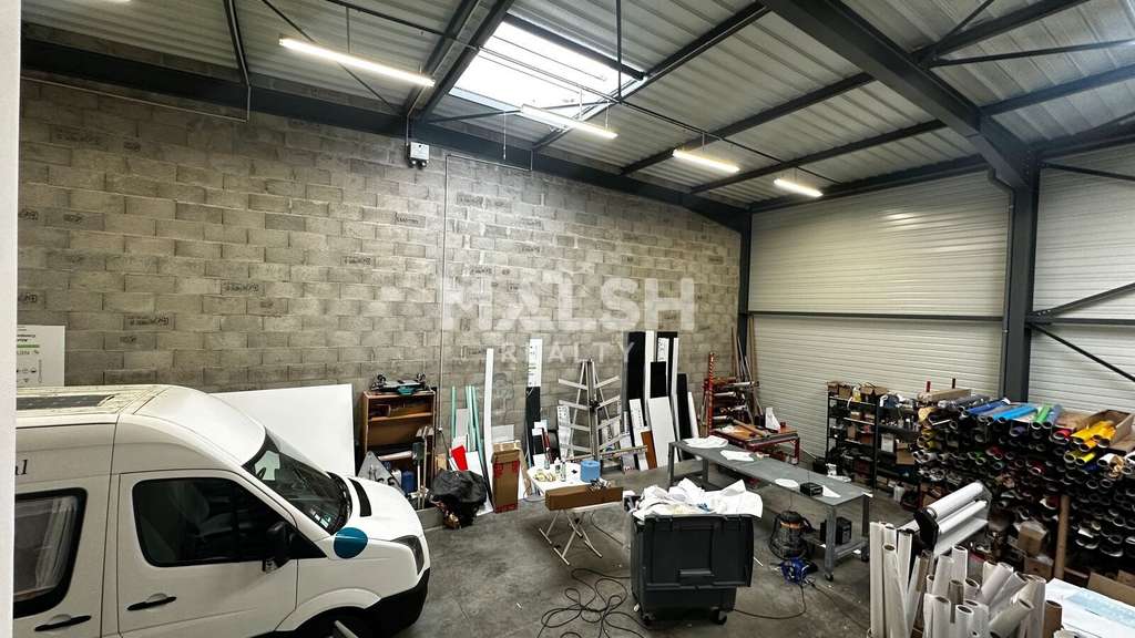 Local d'activités 224m² à Cailloux-sur-Fontaines