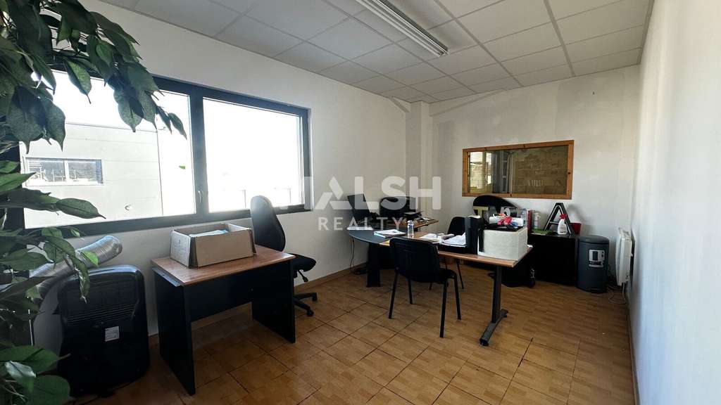 Local d'activités 224m² à Cailloux-sur-Fontaines