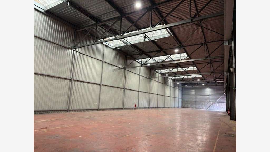 Local d'activites 1 000m² à louer à Calais (62)