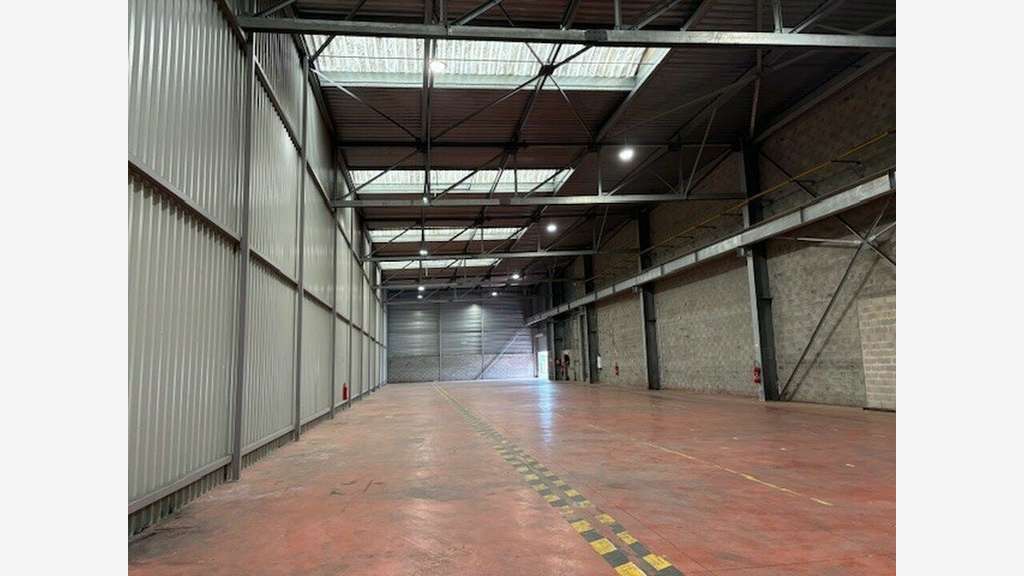 Local d'activites 1 000m² à louer à Calais (62)