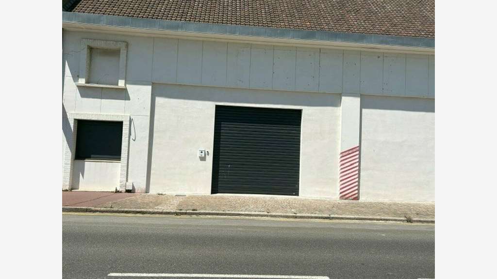 Local d'activité 225 m² à louer à Calais (62)
