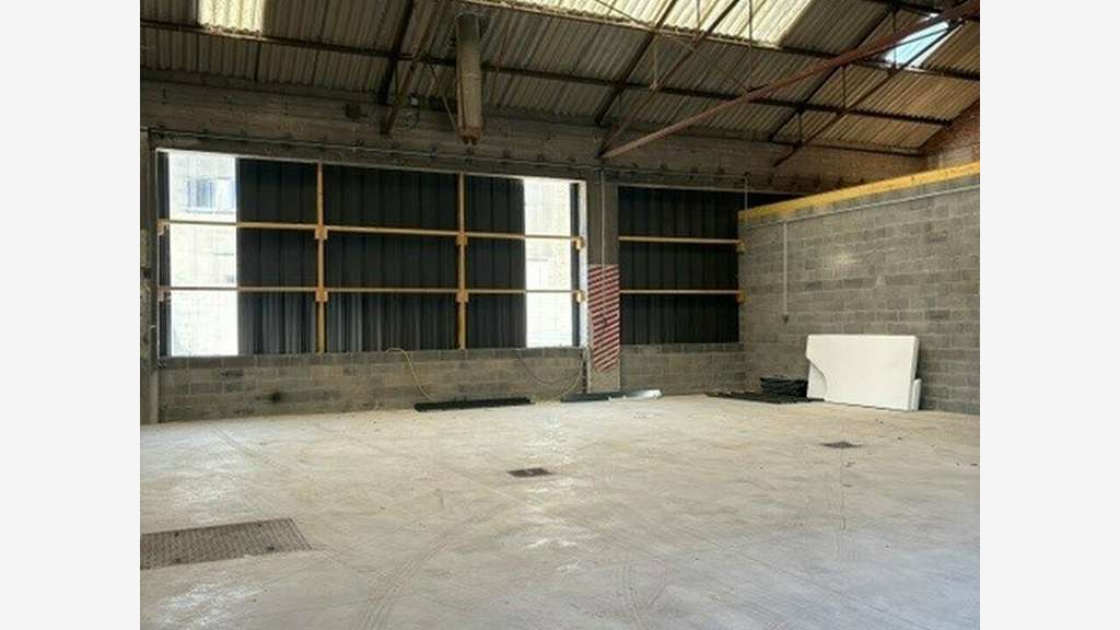 Local d'activité 225 m² à louer à Calais (62)