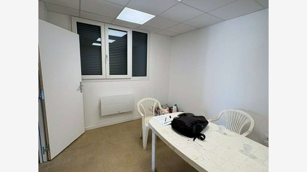 Local d'activité 225 m² à louer à Calais (62)