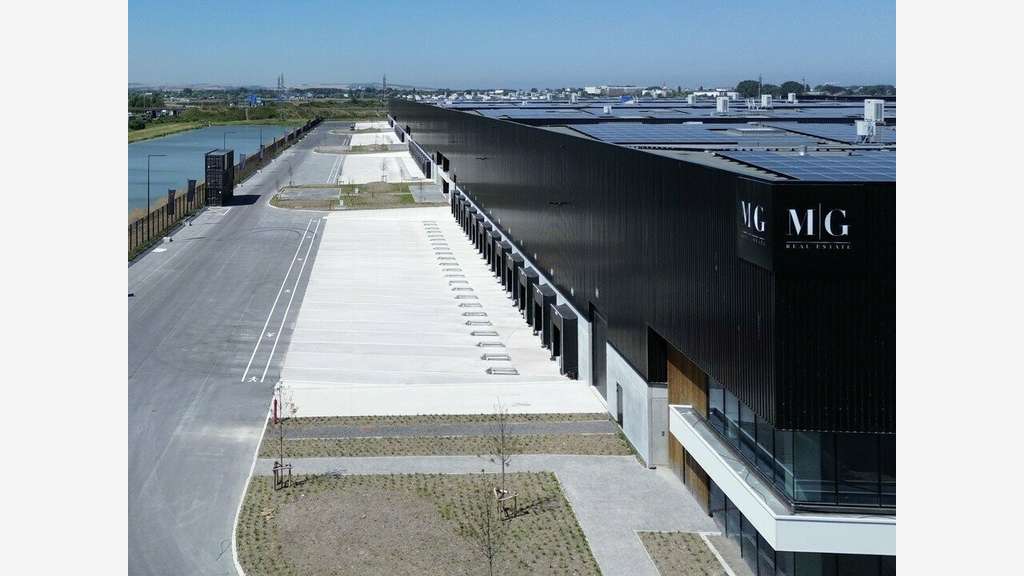 Entrepôt logistique de 98 000m² à louer à Calais