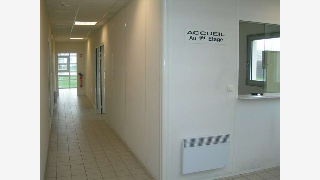 Local d'activités 1 184 m² à louer - Calais (62)