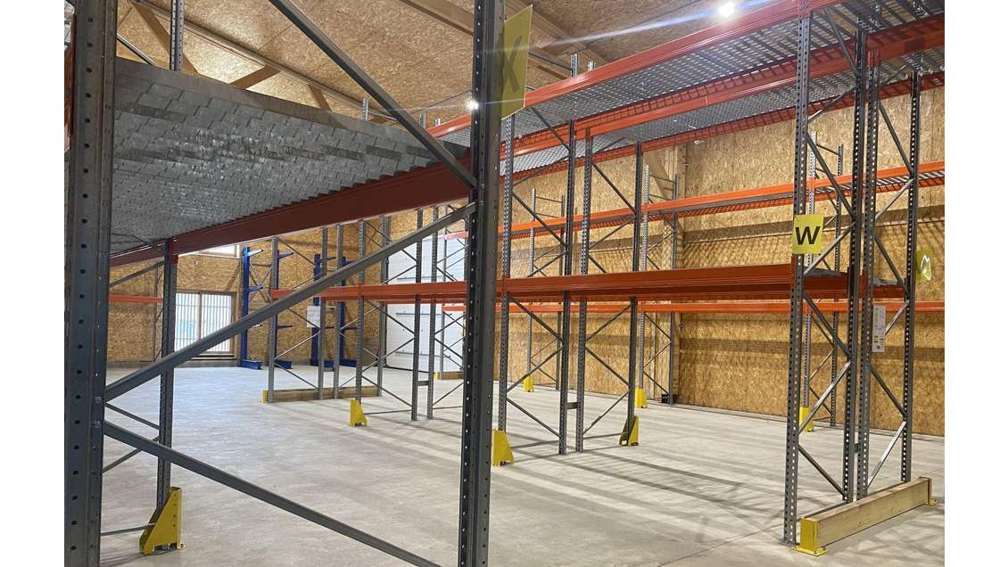 Location local dépôt atelier  270m² à Calmont 