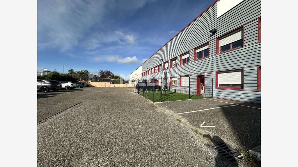 Box de stockage à louer 565m² à Caluire-et-Cuire