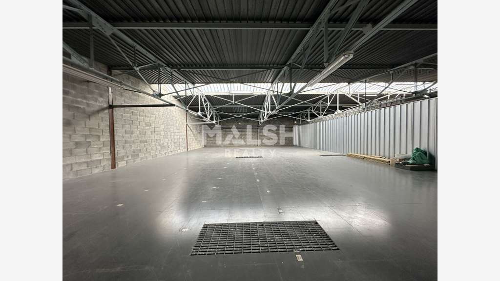 Box de stockage à louer 565m² à Caluire-et-Cuire