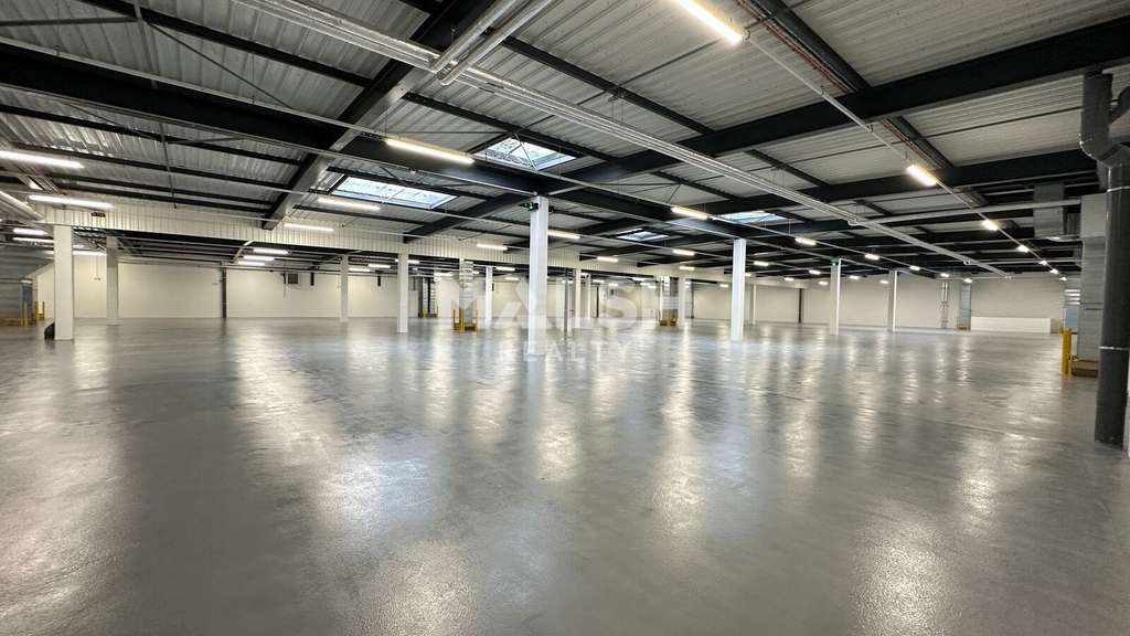 Bâtiment réhabilité 8497m² avec 2 quais à Caluire
