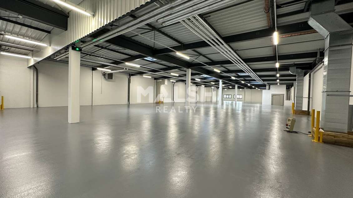 Bâtiment réhabilité 8497m² avec 2 quais à Caluire