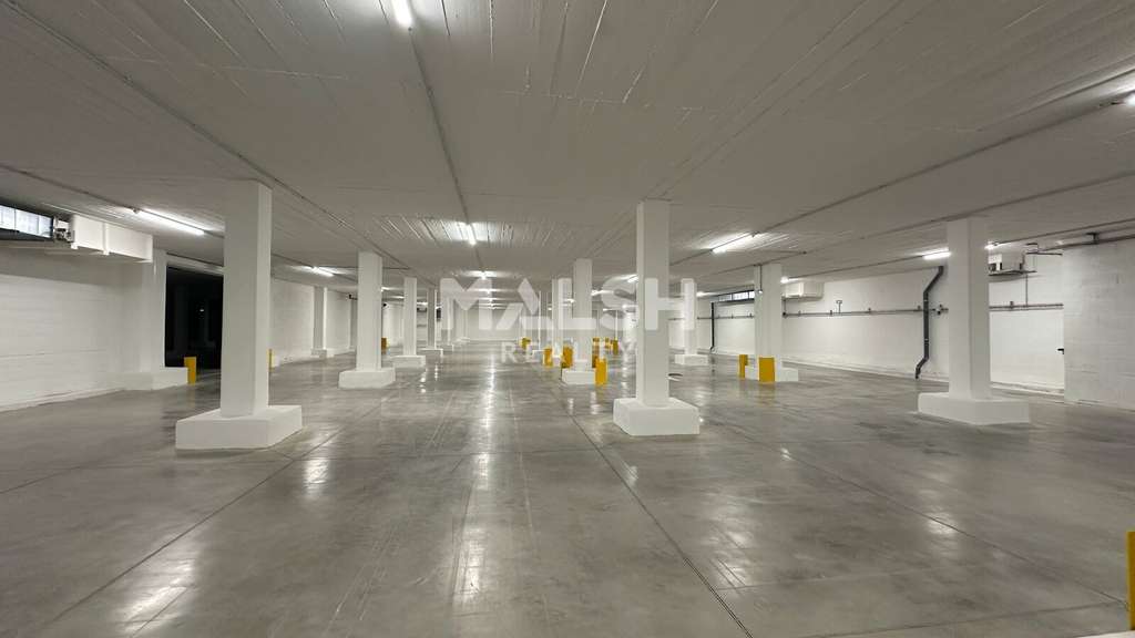 Bâtiment réhabilité 8497m² avec 2 quais à Caluire