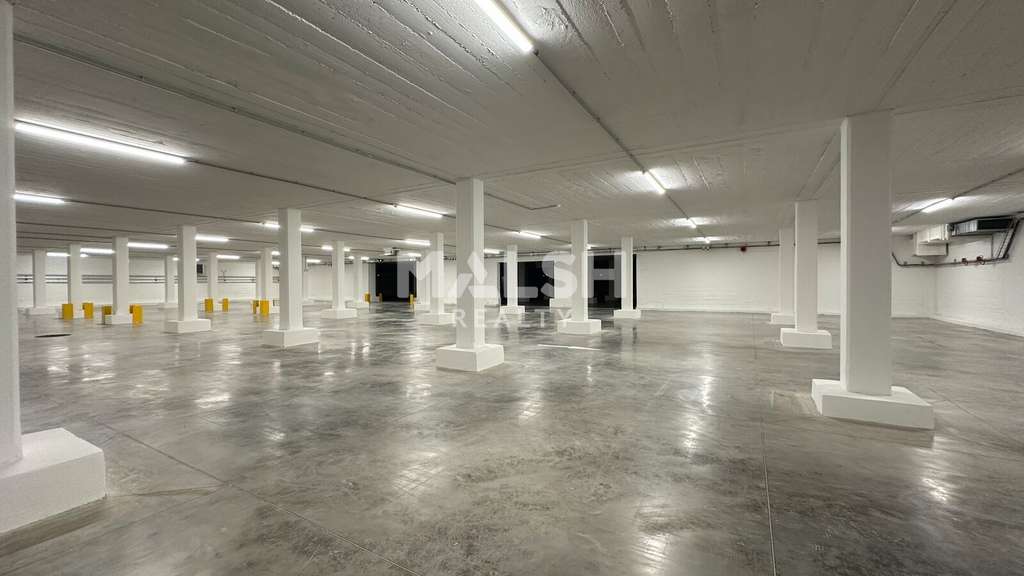Bâtiment réhabilité 8497m² avec 2 quais à Caluire
