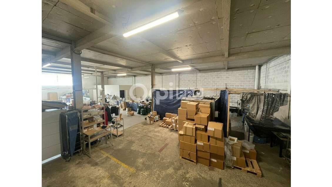 Local d'activité 1060m² à louer à Caluire et Cuire