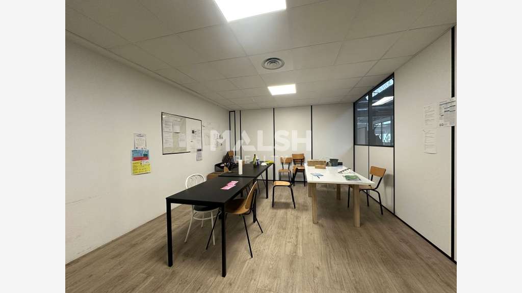 Local activités à louer 1060m² à Caluire-et-Cuire