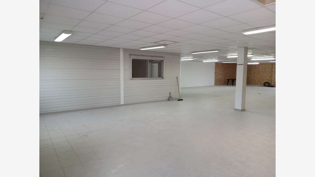 49 Candé, local commercial/activité 315 m² à louer
