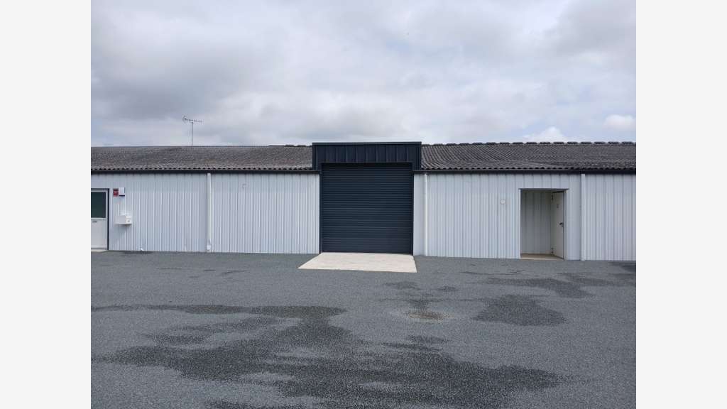 49 Candé, local commercial/activité 315 m² à louer