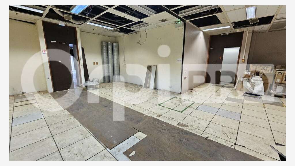 Ensemble industriel 3500m² à louer à Canéjan
