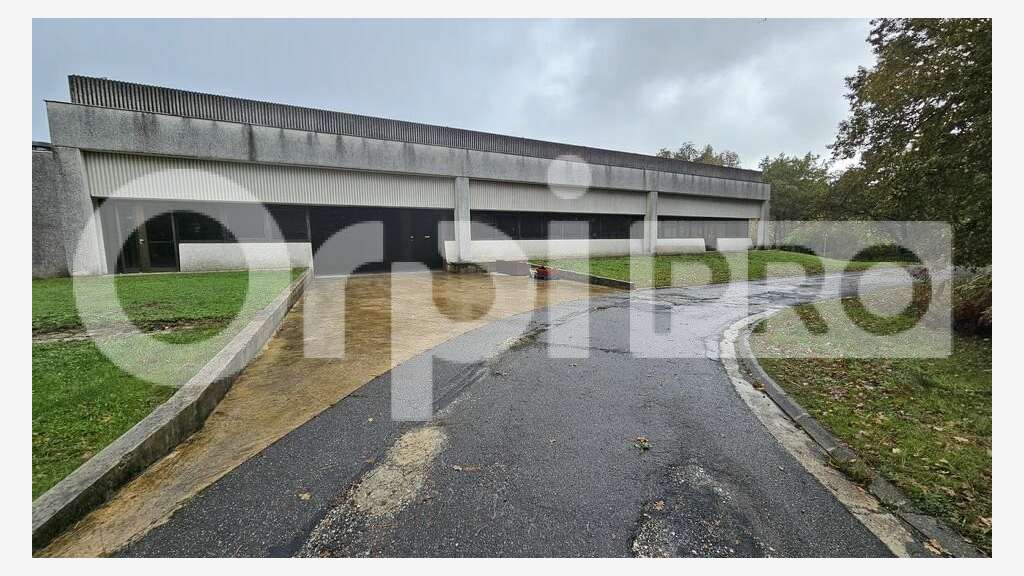 Ensemble industriel 3500m² à louer à Canéjan