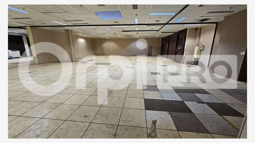 Ensemble industriel 3500m² à louer à Canéjan