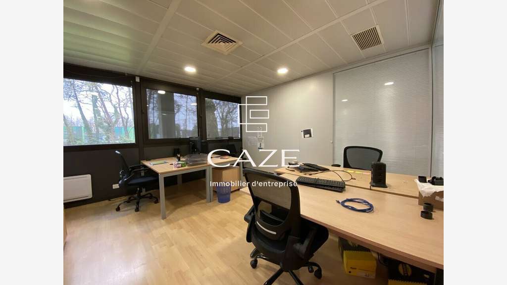 Entrepôt 5266m² à louer proche A63 à Canéjan