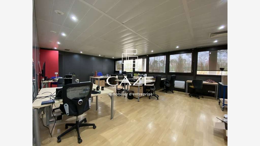 Entrepôt 5266m² à louer proche A63 à Canéjan