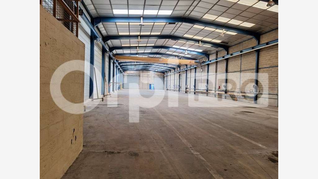 A louer local d'activité 1520m² à Canly proche A1 