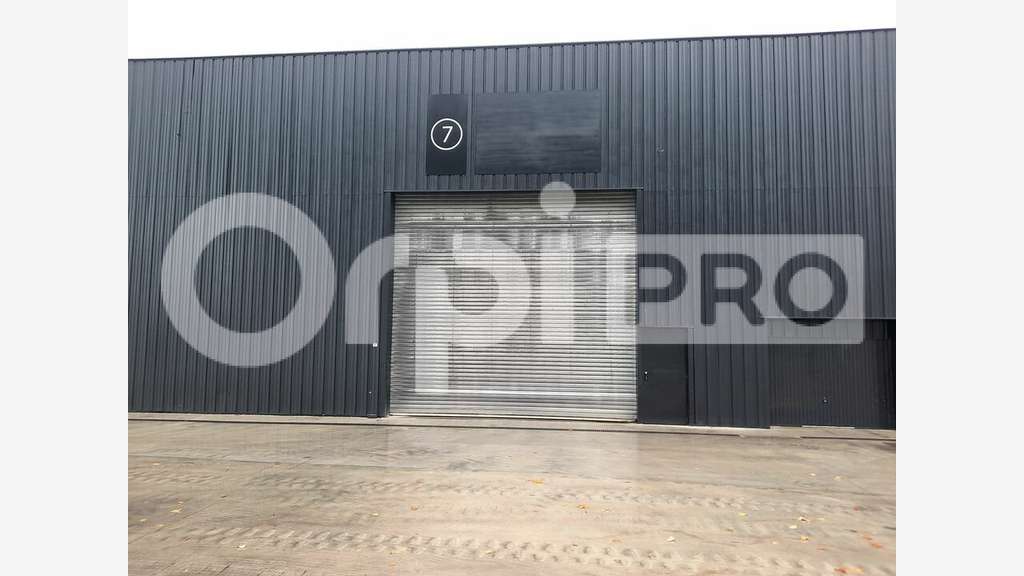 A louer local d'activité 1520m² à Canly proche A1 