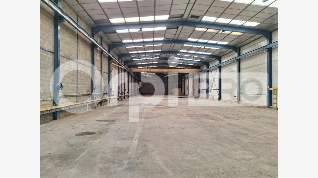 A louer local d'activité 1520m² à Canly proche A1 